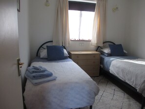 2 habitaciones, tabla de planchar con plancha y wifi gratis 