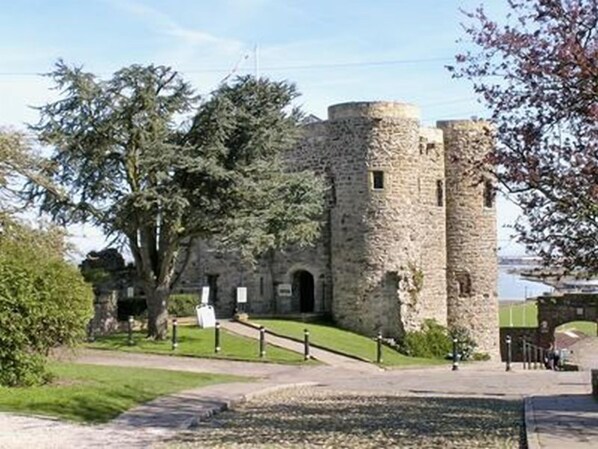 A historic stone castle with a grassy courtyard and a pathway leading to the entrance. - Tranquil Retreat, Two Bedrooms, Two Bathrooms (one en-suite, one shower room) (Hastings)