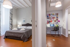 2 chambres, fer et planche à repasser, accès à Internet, literie fournie