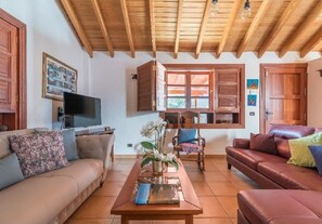 Smart TV, DVD player, books