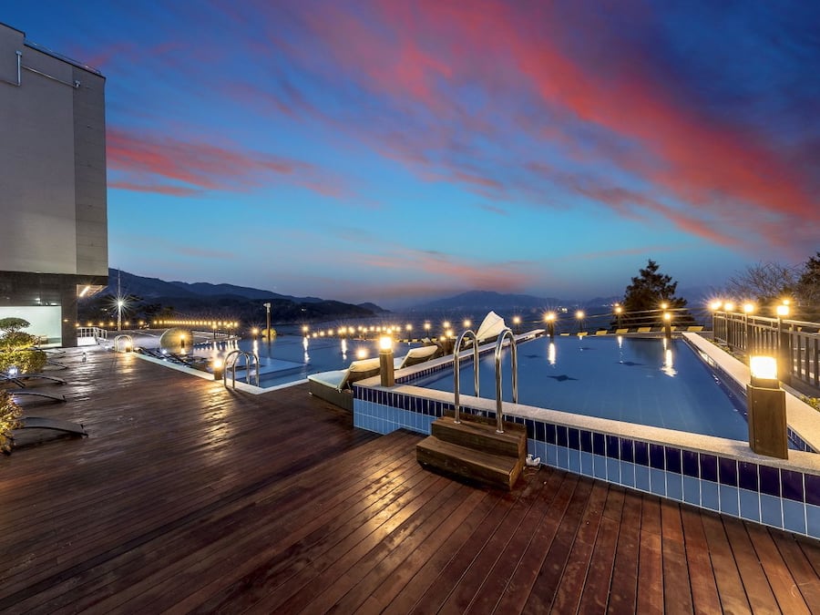 Seasonal outdoor pool, pool umbrellas, sun loungers