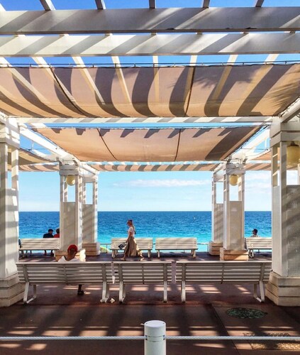 STUNNING BEACHFRONT APARTMENT ON PROMENADE,  ENDLESS SEAVIEWS, SUPERB LOCATION 