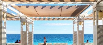 STUNNING BEACHFRONT APARTMENT ON PROMENADE,  ENDLESS SEAVIEWS, SUPERB LOCATION 