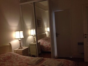 2 bedrooms, iron/ironing board, travel cot, free WiFi