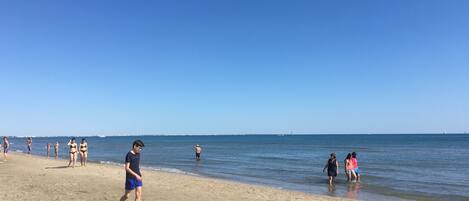 Una playa cerca