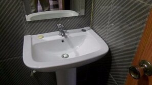 Shower, free toiletries, towels