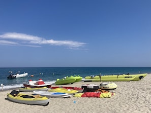 Una spiaggia nelle vicinanze