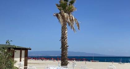 Villa 12 personnes avec piscine et jardin privés. WiFi et Air Con, prÚs de la plage