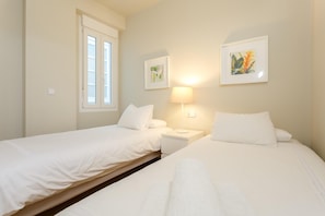 2 chambres, fer et planche à repasser, Wi-Fi, draps fournis