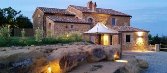 Relax in a private Tuscan Villa with pool and open hill views