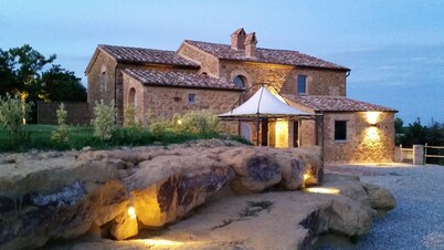 Relax in a private Tuscan Villa with pool and open hill views