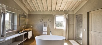 Relax in a private Tuscan Villa with pool and open hill views