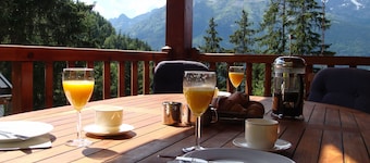 Chalet Clementine offers skiing luxury in Oz en Oisans part of Alpe d'Huez area.