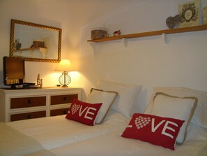 4 chambres, fer et planche à repasser, Wi-Fi, draps fournis
