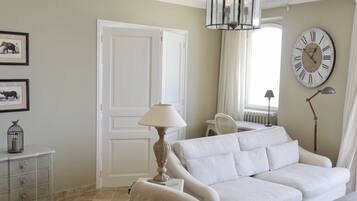 TV, fireplace, DVD player, video library