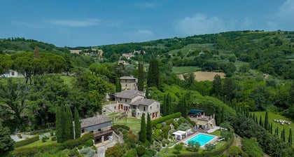 IL BORGO 16 nukkuu, huvila yksityinen uima-allas yksinomaiseen käyttöön!