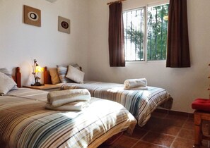 2 chambres, fer et planche à repasser, Wi-Fi gratuit, draps fournis