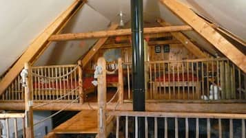 4 makuuhuonetta, työpöytÀ, silitysrauta/-lauta, ilmainen Wi-Fi