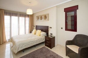 2 chambres, fer et planche à repasser, lit parapluie, Wi-Fi gratuit