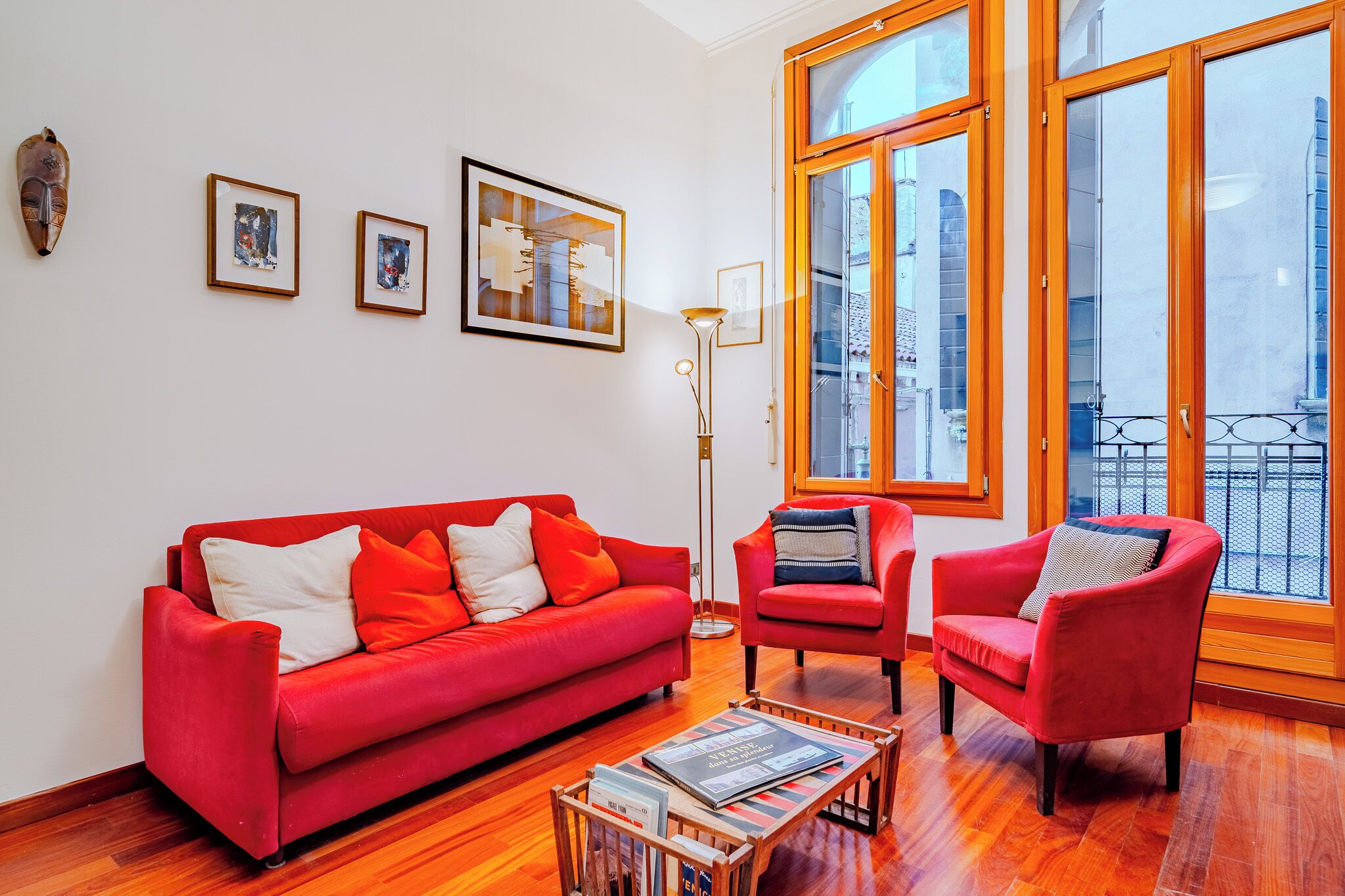 TV, DVD player, books, stereo