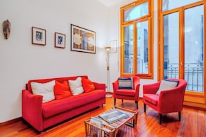 テレビ、DVD プレーヤー、書庫、ステレオ