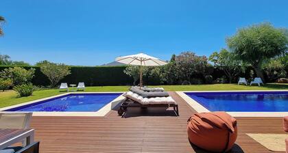 Luxury 4 Schlafzimmer Villa mit privatem Pool und Garten