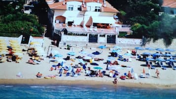 Una spiaggia nelle vicinanze
