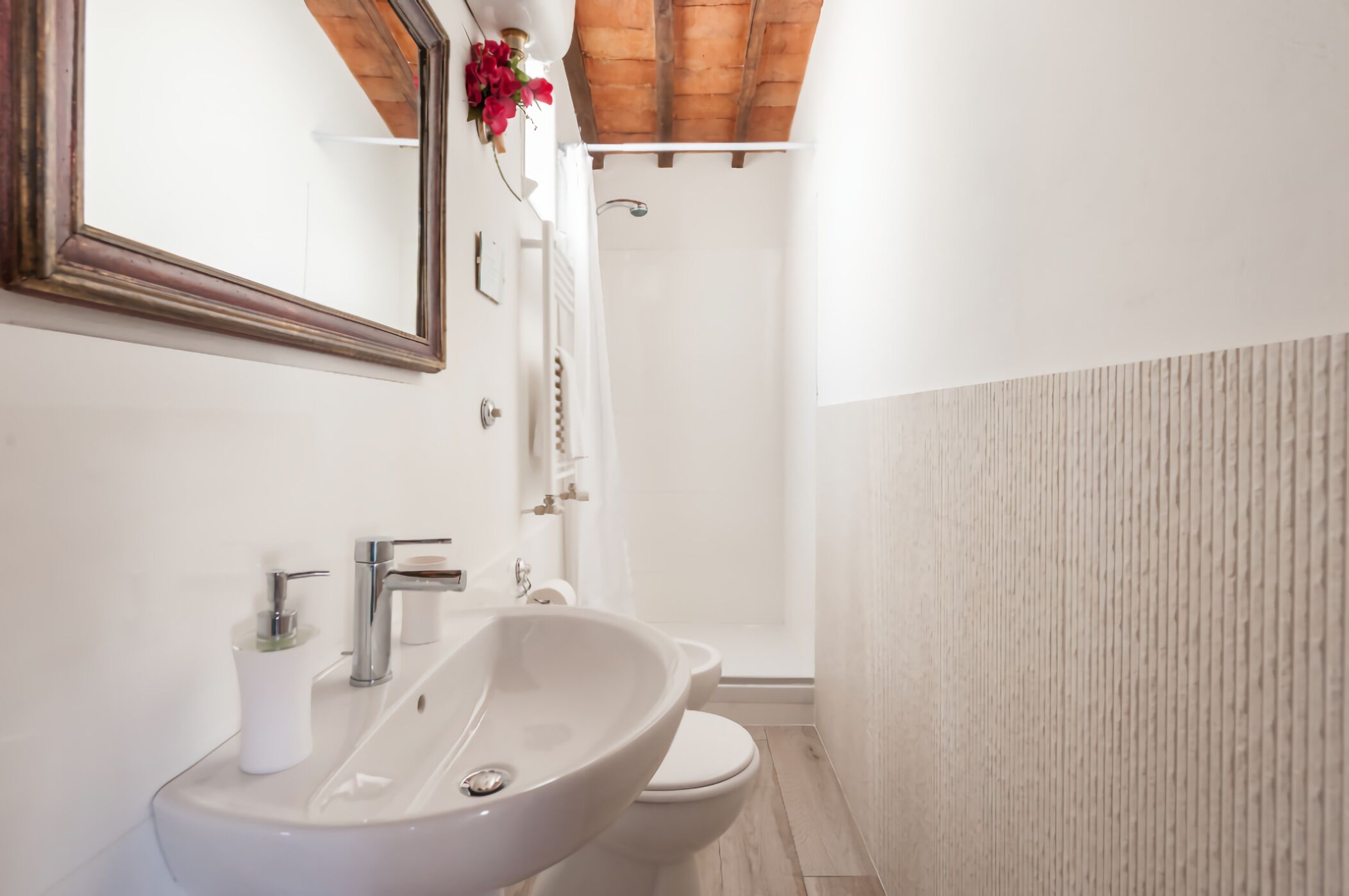 Shower, free toiletries, hair dryer, bidet