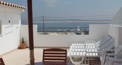 House in Peniche (Papoa) overlooking the bay 