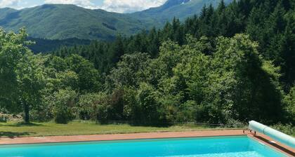 Family-friendly Tuscan villa with large private pool & pizza oven