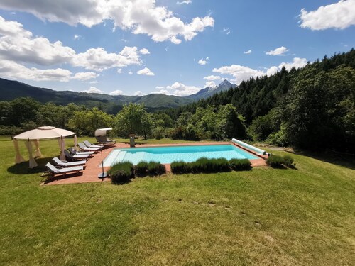 Villa mit großem privaten Pool und Pizza Ofen.