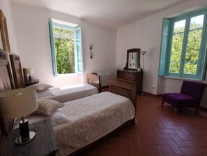 4 bedrooms, in-room safe, iron/ironing board, free WiFi - Family-friendly Tuscan villa with large private pool & pizza oven (Reusa)