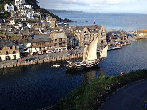Lovely Flat In West Looe With Spectacular Sea & Harbour Views - Non Smokers Only