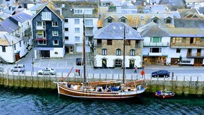 A coastal town with a large wooden boat docked at the pier. - Lovely Flat In West Looe With Spectacular Sea & Harbour Views - Non Smokers Only (Looe)