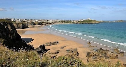 Superb well equipped family house in quiet area with sea views, close to beaches