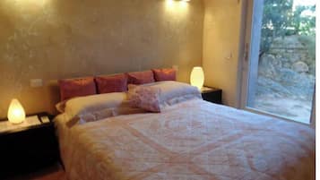 4 slaapkamers, een strijkplank/strijkijzer, gratis wifi, beddengoed