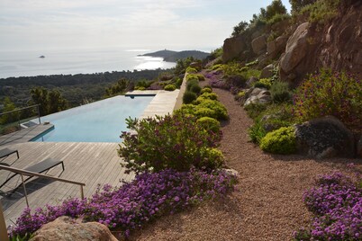 Villa with breathtaking views of Pinarello bay and beach