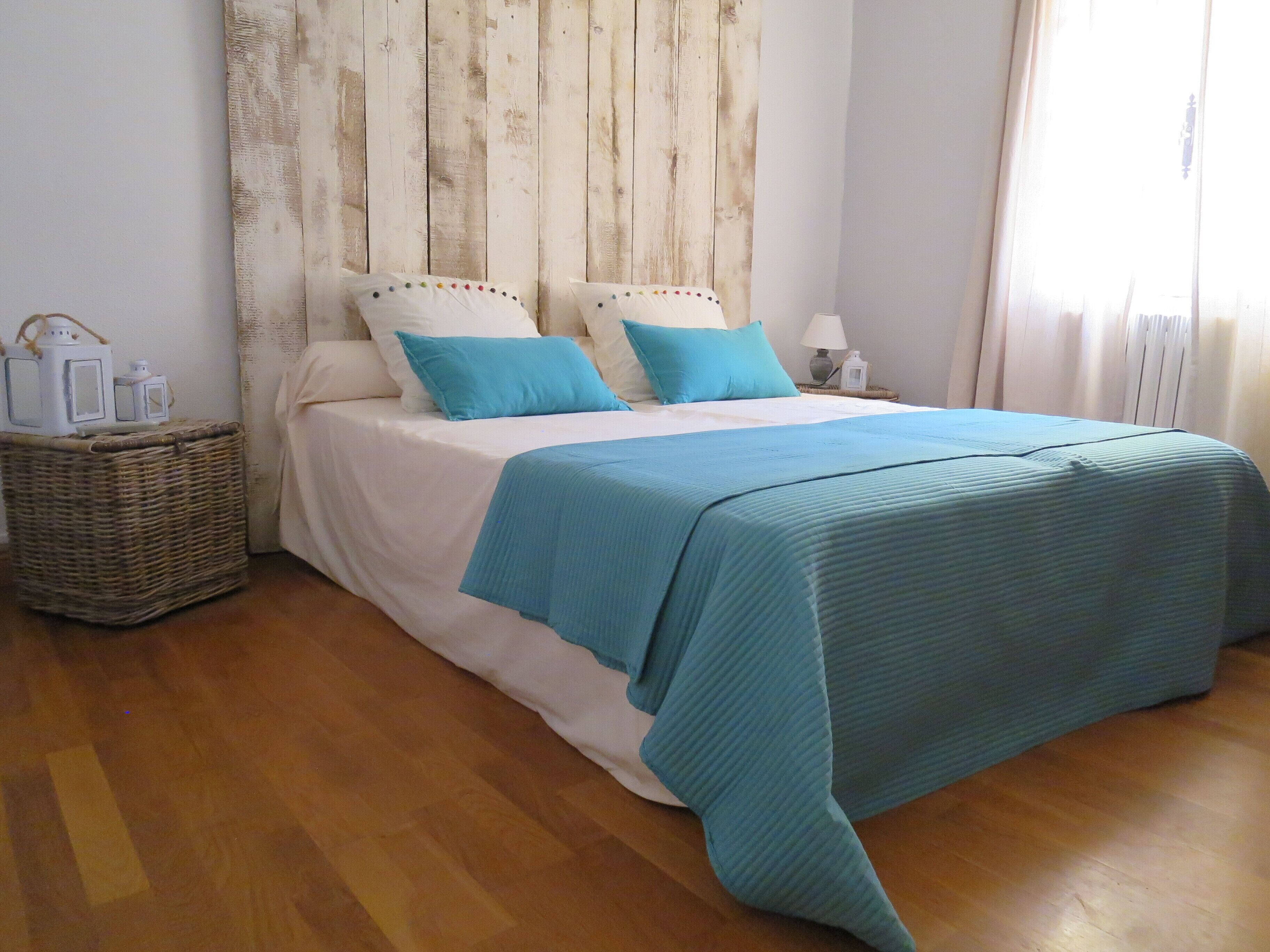 3 slaapkamers, een strijkplank/strijkijzer, wifi, beddengoed