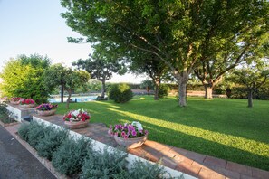 Property grounds - Exclusive Villa with Pool & Jacuzzi, lovely Sea-Etna view near Catania/Taormina (Riposto)