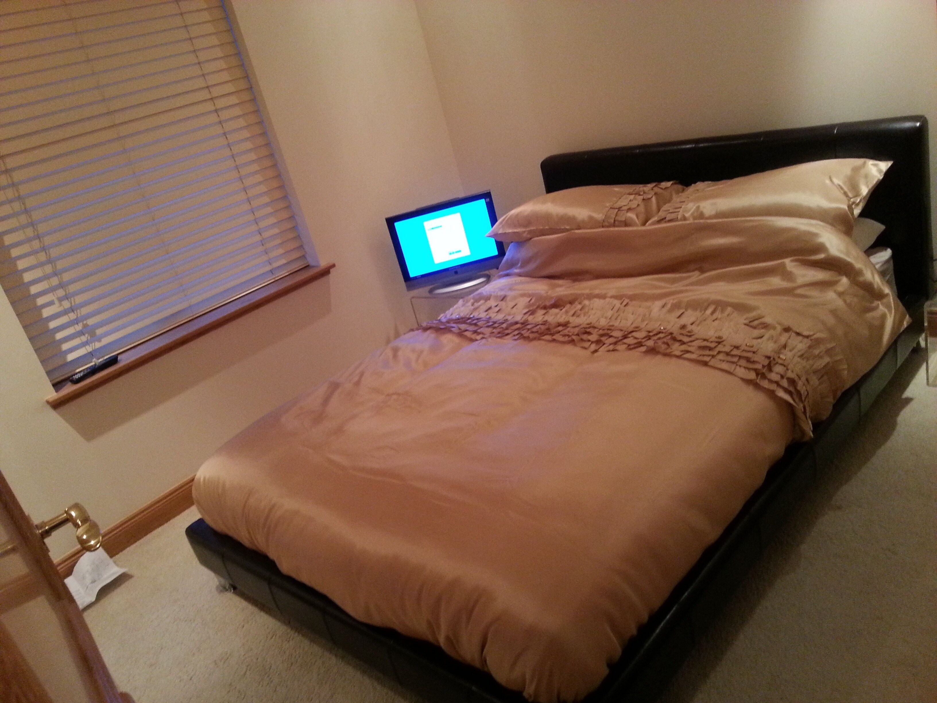 2 bedrooms, iron/ironing board, travel cot, WiFi