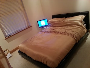 2 bedrooms, iron/ironing board, travel cot, WiFi - Modern Sea View Apartment With Stunning Sea Views Over The Moray Firth           (Lossiemouth)