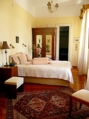 5 chambres, fer et planche à repasser, Wi-Fi, draps fournis