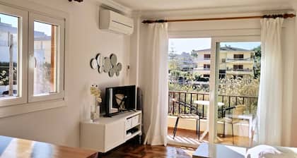 Coqueto apartamento a 50m de la playa con Wifi y AACC