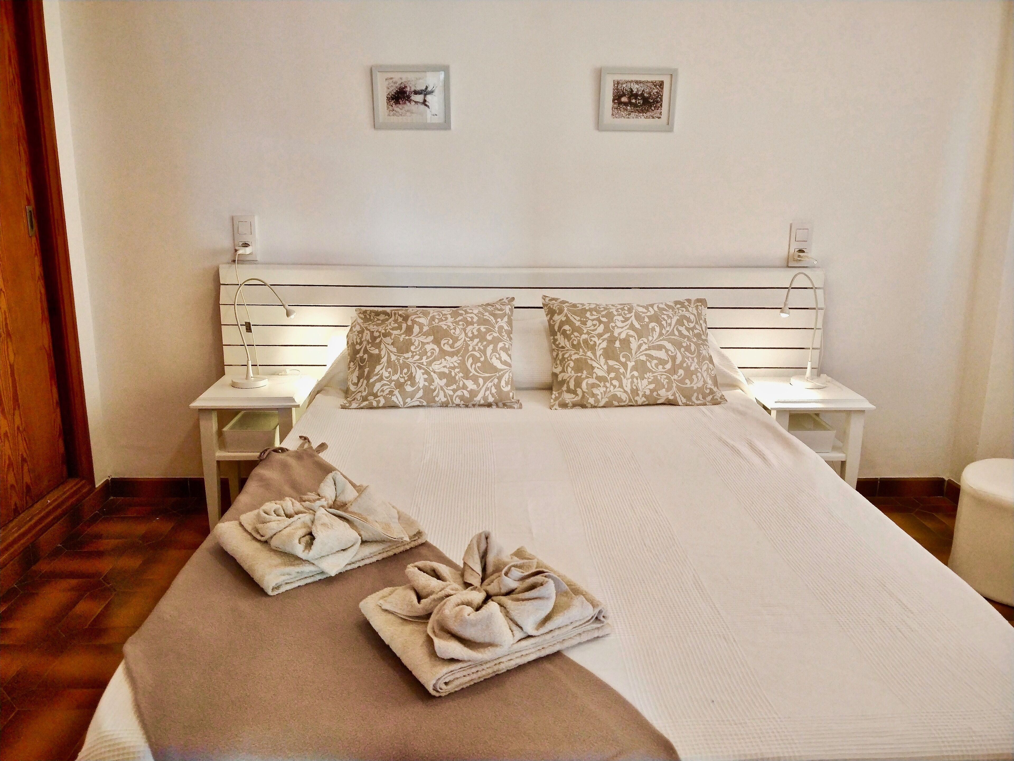 1 chambre, fer et planche à repasser, Wi-Fi gratuit, draps fournis