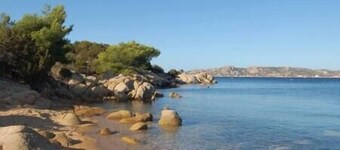 Vakker villa med hage med utsikt over Maddalena