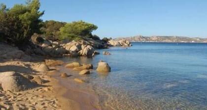 Schöne Villa mit Garten mit Blick auf das Maddalena-Archipel