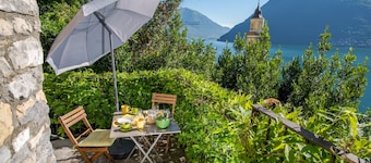 Romantic Private Lake Como Cottage with breathtaking 180-degree lake view