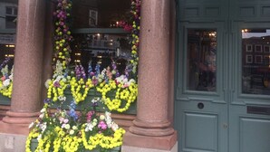 A building with a green awning and a sign reading "The Ivy Cafe". - Attractive garden studio apartment in Wimbledon, London, close to tube, WiFi (London)