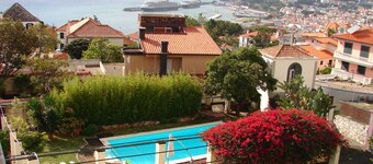 AMAZING VIEW over the bay, by the Old Town, walk to the city, quiet area