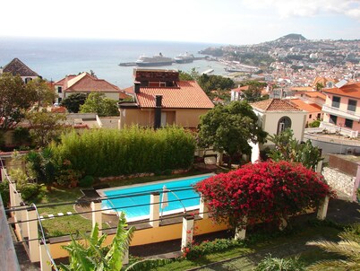 AMAZING VIEW over the bay, by the Old Town, walk to the city, quiet area